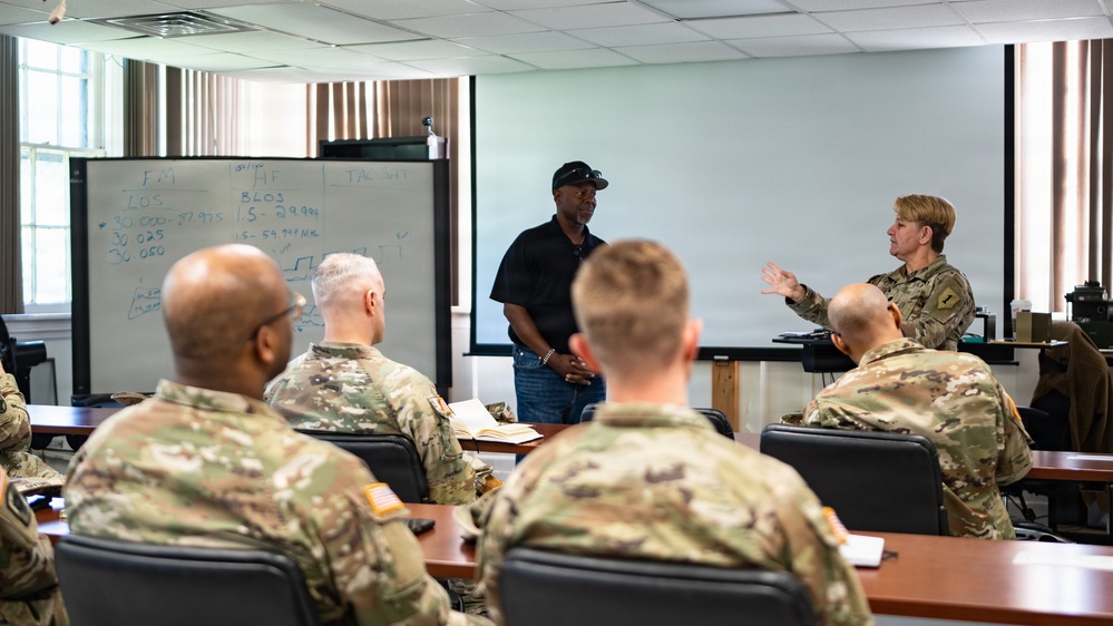 CGSC Soldiers tour 1ID's DVSU and MTC