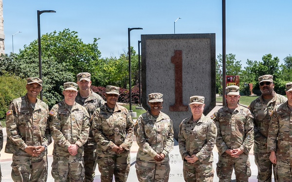 CGSC Soldiers tour 1ID's DVSU and MTC