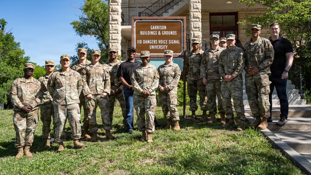 CGSC Soldiers tour 1ID's DVSU and MTC