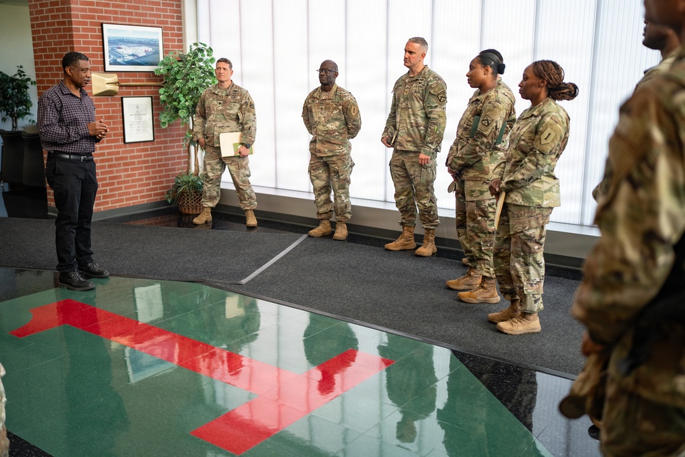 CGSC Soldiers tour 1ID's DVSU and MTC