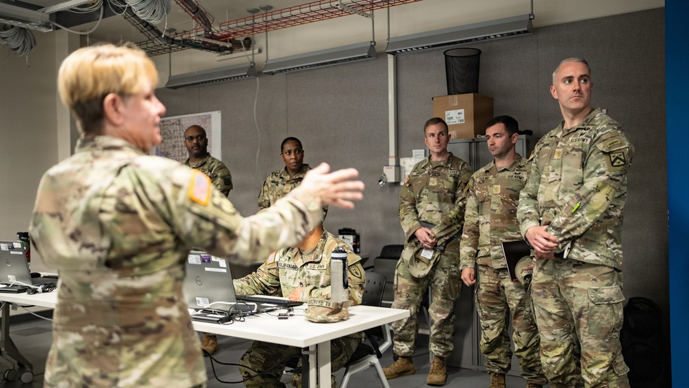 CGSC Soldiers tour 1ID's DVSU and MTC