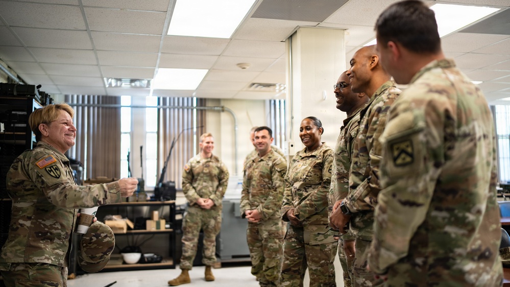 CGSC Soldiers tour 1ID's DVSU and MTC