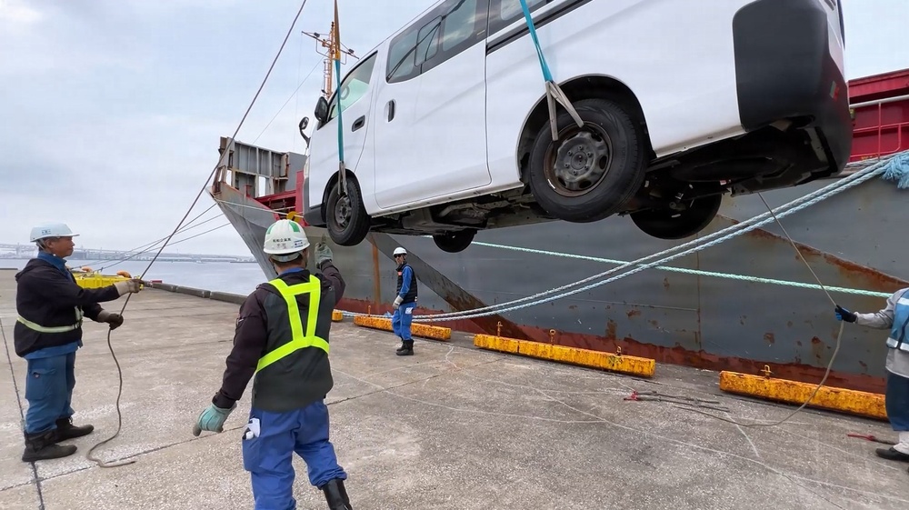 836th Transportation Battalion Soldiers conduct critical resupply operation at Yokohama North Dock