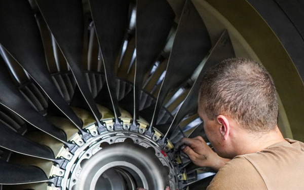 VP-26 Tridents Perform Inspection of P-8A Poseidon Engine