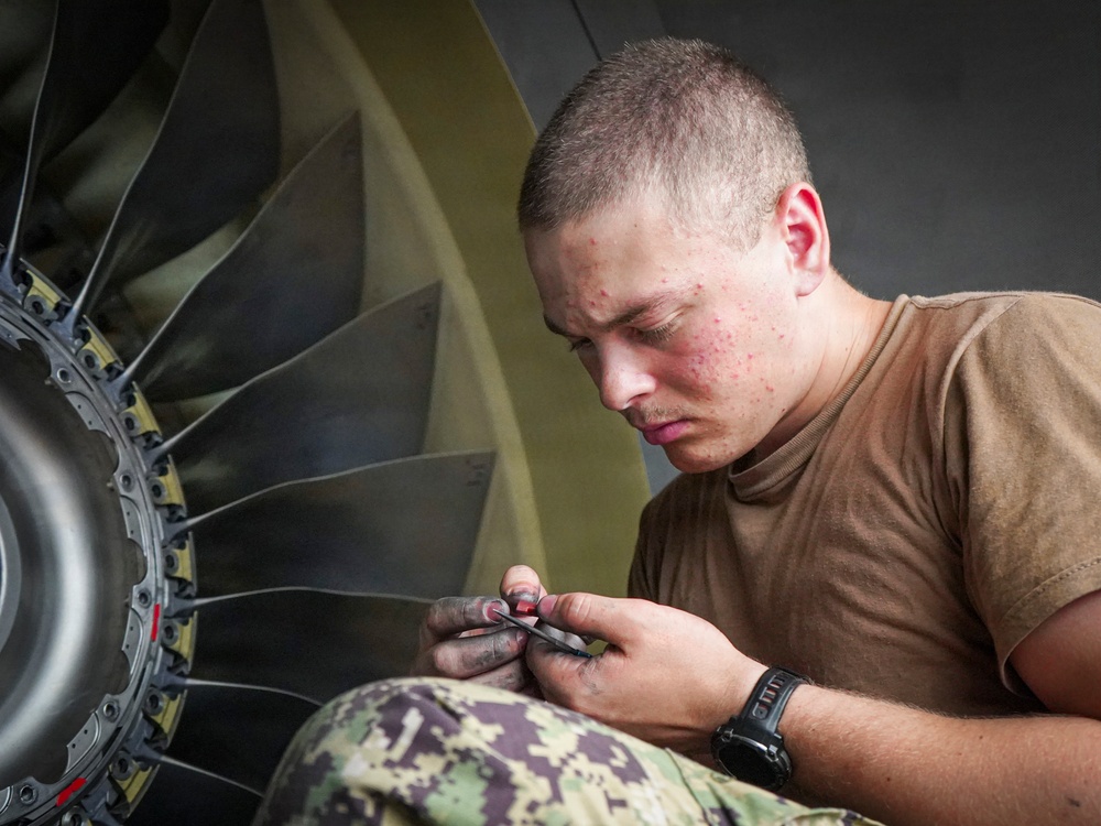 VP-26 Tridents Perform Inspection of P-8A Poseidon Engine