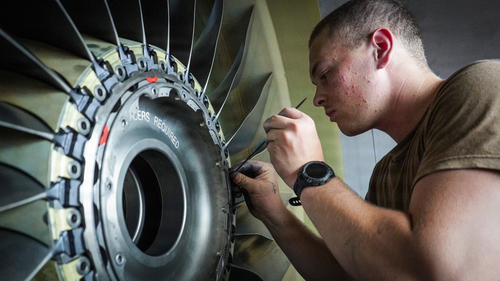 VP-26 Tridents Perform Inspection of P-8A Poseidon Engine