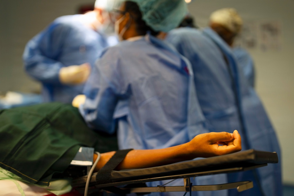 U.S. Air Force and Saint Lucian surgeons partner during limb-saving surgery