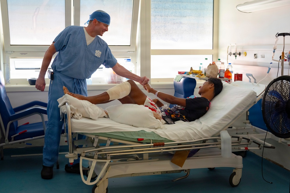 U.S. Air Force and Saint Lucian surgeons partner during limb-saving surgery