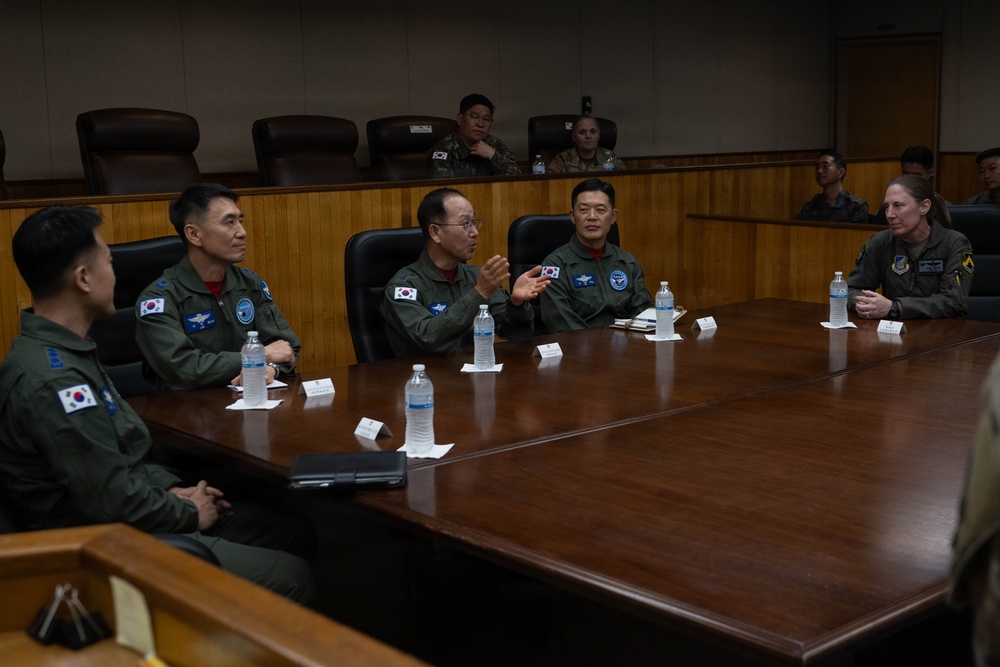 ROKAF chief of staff visits Wolf Pack during base resilience day
