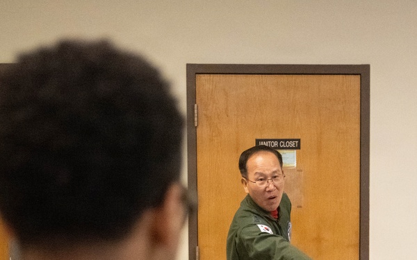 ROKAF chief of staff visits Wolf Pack during base resilience day
