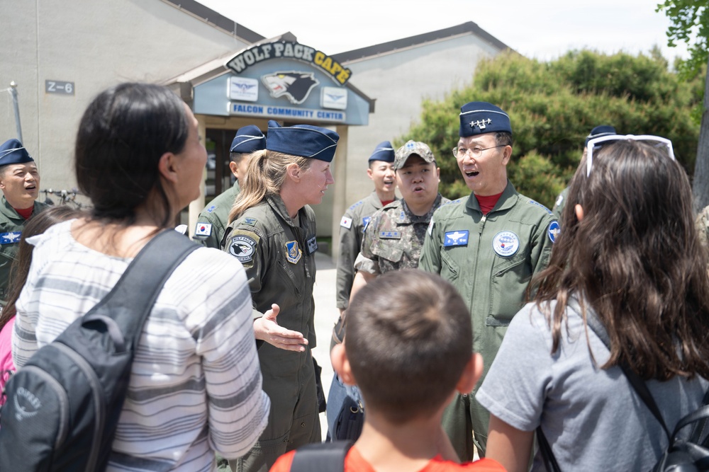 ROKAF chief of staff visits Wolf Pack during base resilience day
