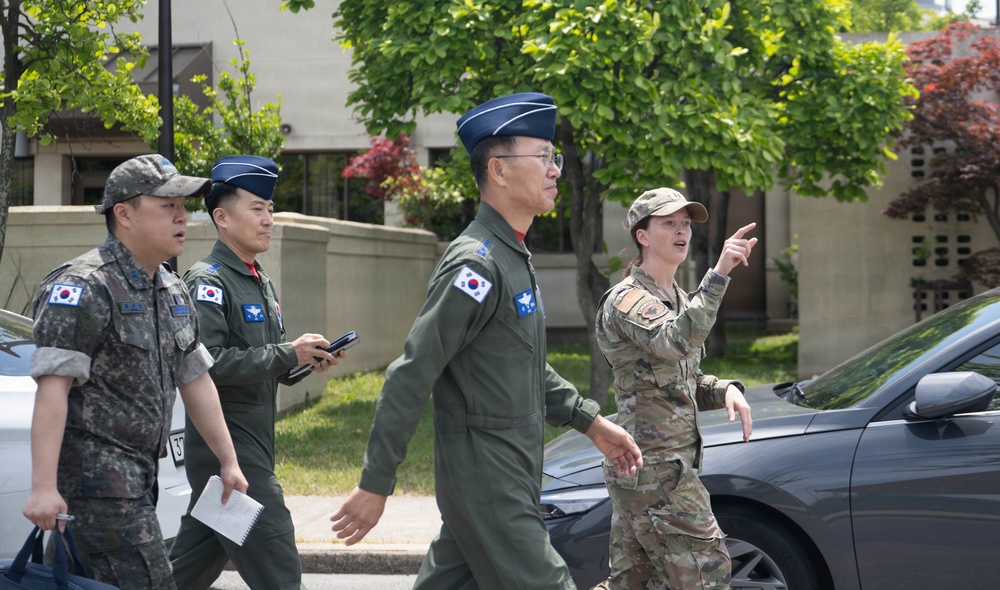 ROKAF chief of staff visits Wolf Pack during base resilience day