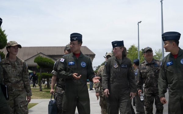 ROKAF chief of staff visits Wolf Pack during base resilience day
