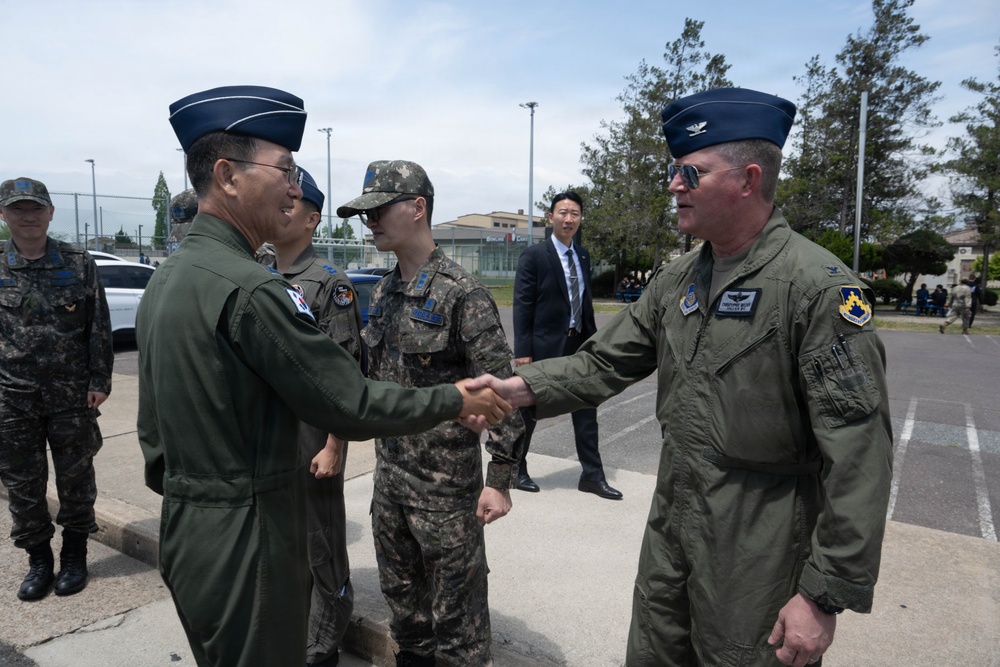 ROKAF chief of staff visits Wolf Pack during base resilience day