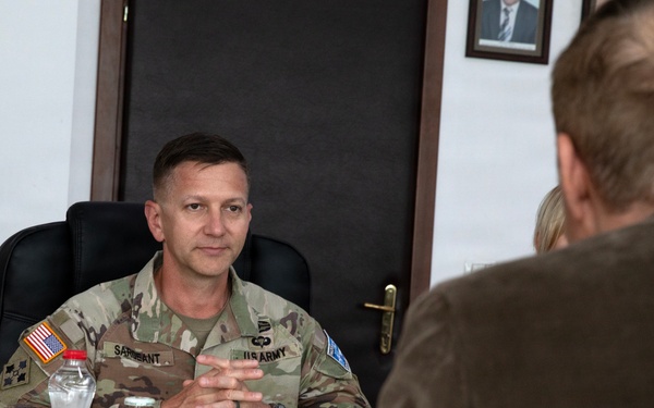 KFOR strengthens coordination with Mayor of Vushtrri/Vučitrn during key leader engagement