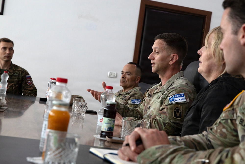 KFOR strengthens coordination with Mayor of Vushtrri/Vučitrn during key leader engagement