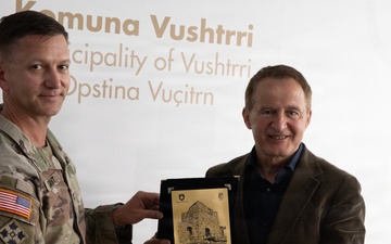 KFOR strengthens coordination with Mayor of Vushtrri/Vučitrn during key leader engagement