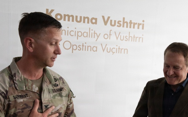 KFOR strengthens coordination with Mayor of Vushtrri/Vučitrn during key leader engagement