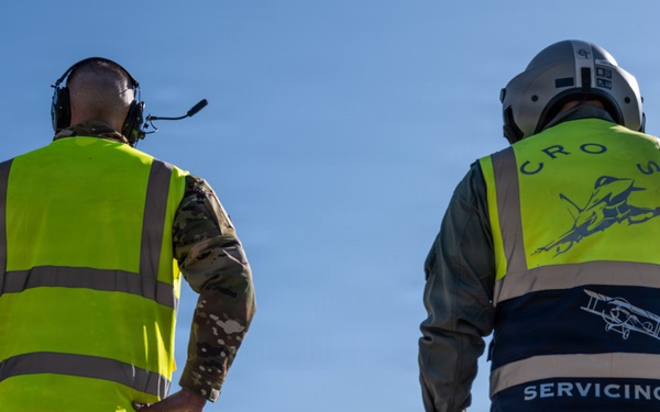 German air force teams perform rapid "hot pit" refueling for U.S. F-16s at Nörvenich Air Base