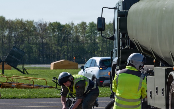 German air force teams perform rapid "hot pit" refueling for U.S. F-16s at Nörvenich Air Base