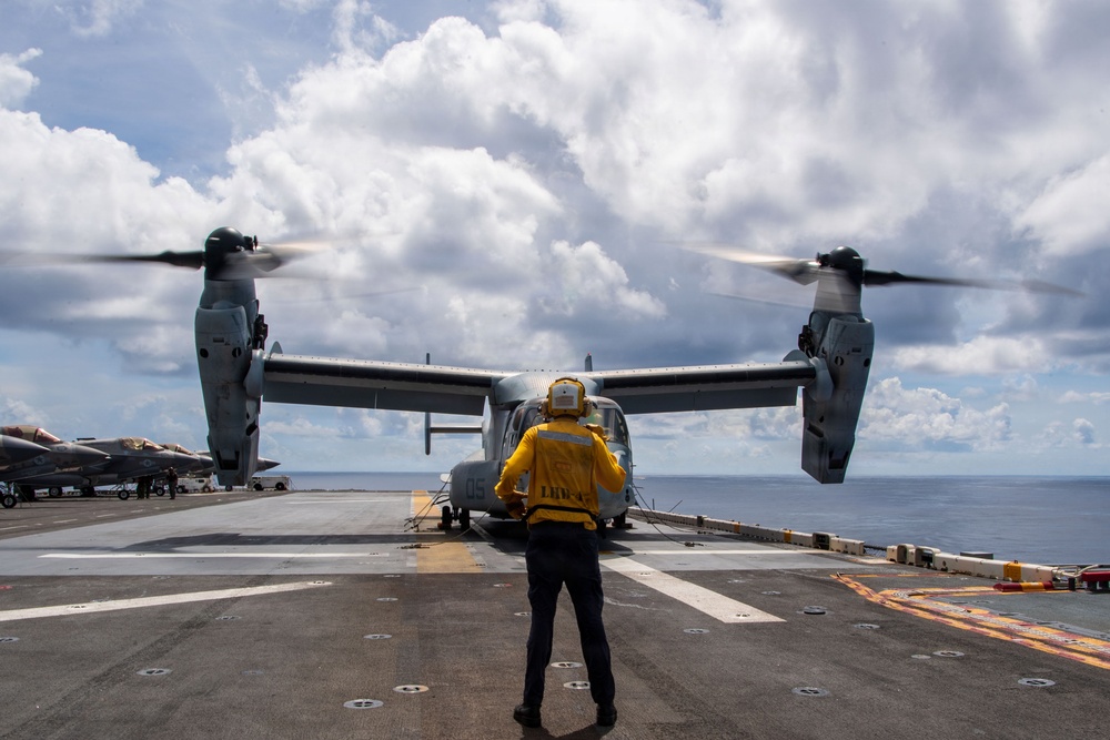 Boxer Sailors Conduct Flight Operations