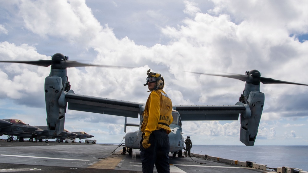 Boxer Sailors Conduct Flight Operations