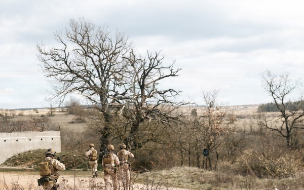 Recon Marines display lethality during bilateral training in France