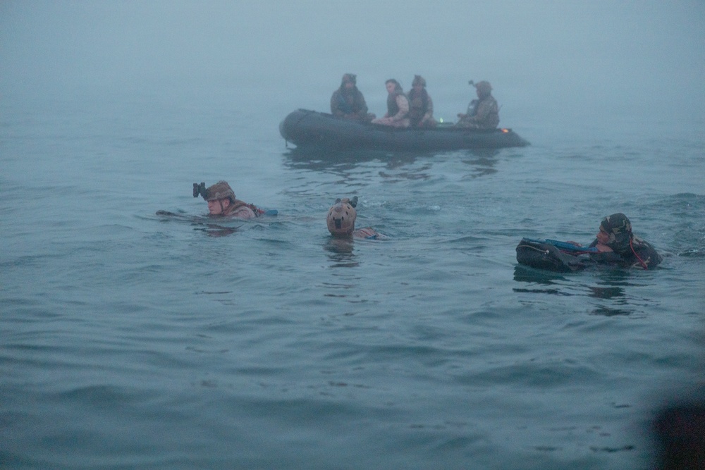 Recon Marines demonstrate amphibious lethality in France