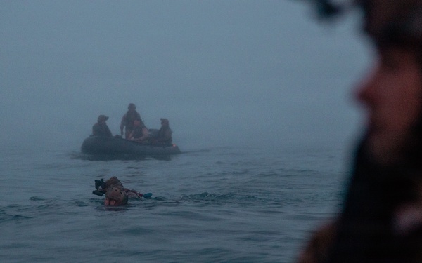 Recon Marines demonstrate amphibious lethality in France