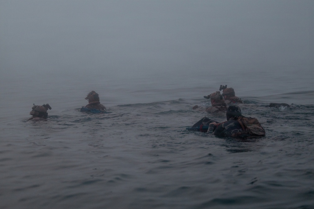 Recon Marines demonstrate amphibious lethality in France
