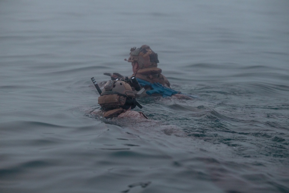 Recon Marines demonstrate amphibious lethality in France