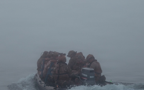 Recon Marines demonstrate amphibious lethality in France