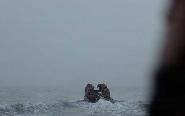 Recon Marines demonstrate amphibious lethality in France