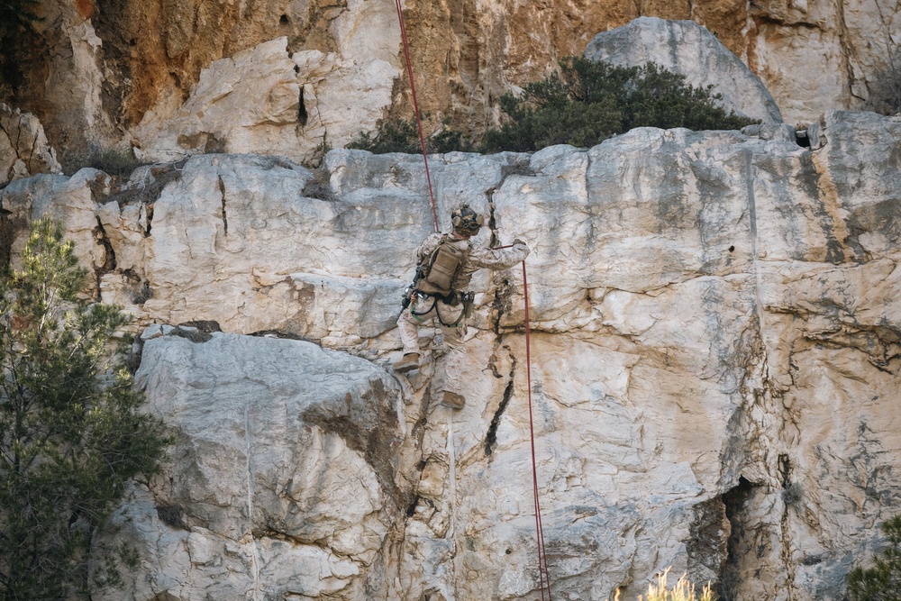 Recon Marines show capabilities, resilience on amphibious obstacle courses in France