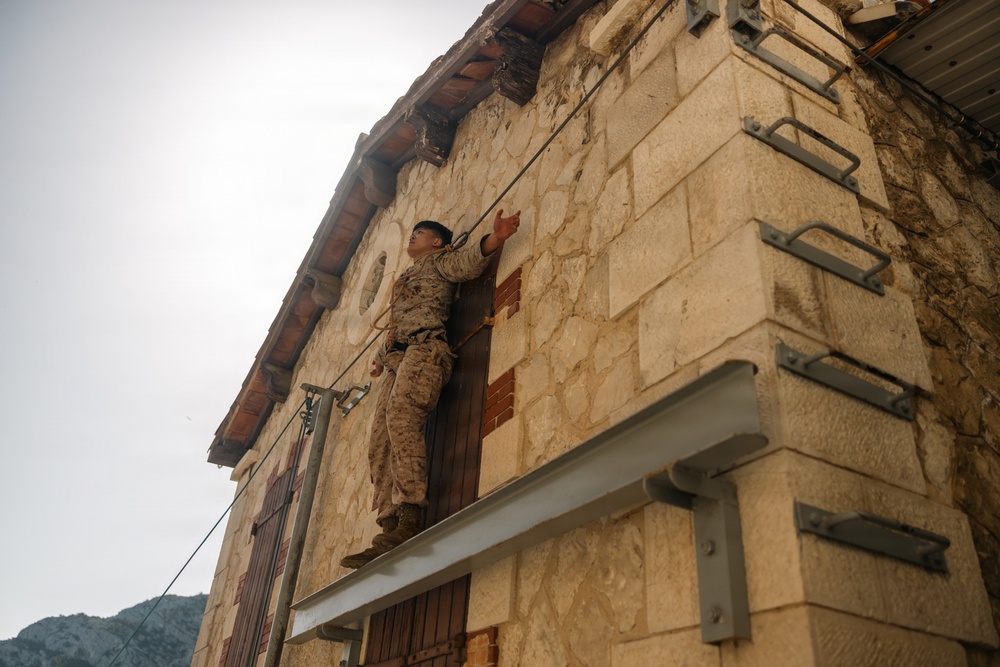 Recon Marines show capabilities, resilience on amphibious obstacle courses in France