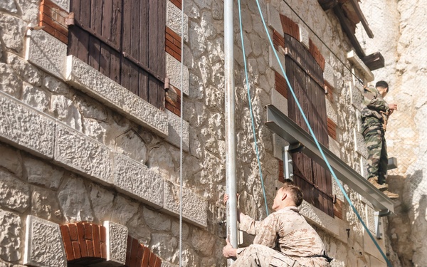 Recon Marines show capabilities, resilience on amphibious obstacle courses in France