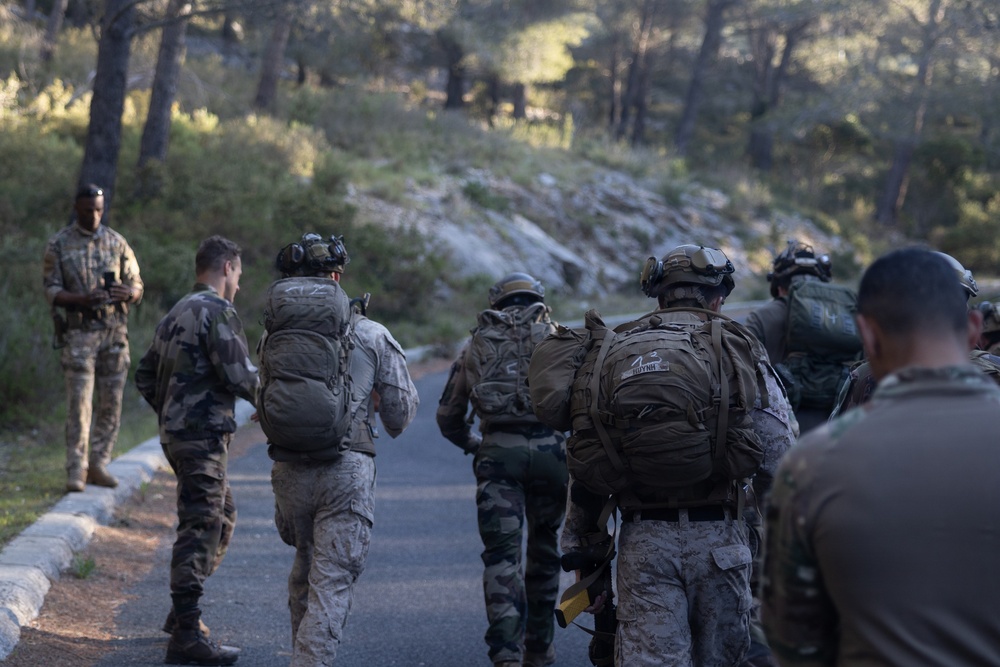 Recon Marines show grit, endurance during loaded march in France