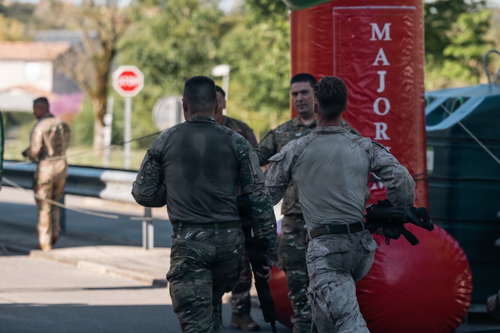 Recon Marines run 13-kilometers during French Foreign Legion battle commemoration