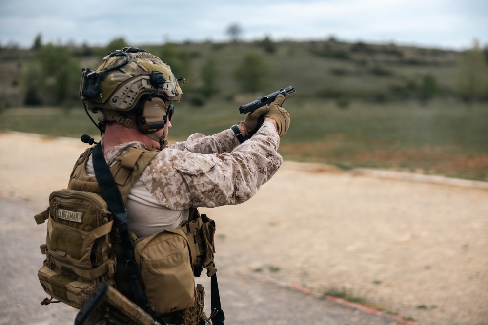 Recon Marines demonstrate lethality during shooting challenge in France