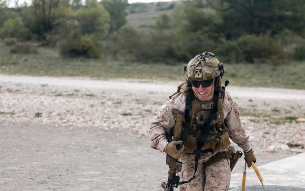 Recon Marines demonstrate lethality during shooting challenge in France
