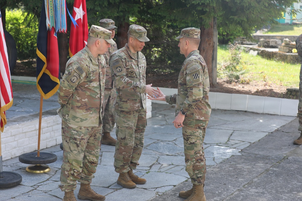 Marne leadership presents new division coins at ceremony