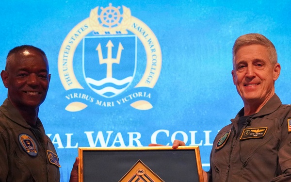 U.S. Pacific Fleet Commander Adm. Koehler awarded Distinguished Graduate Leadership Award