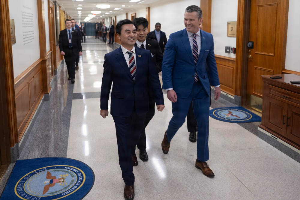 SW Hosts ROK MinDef Ahn
