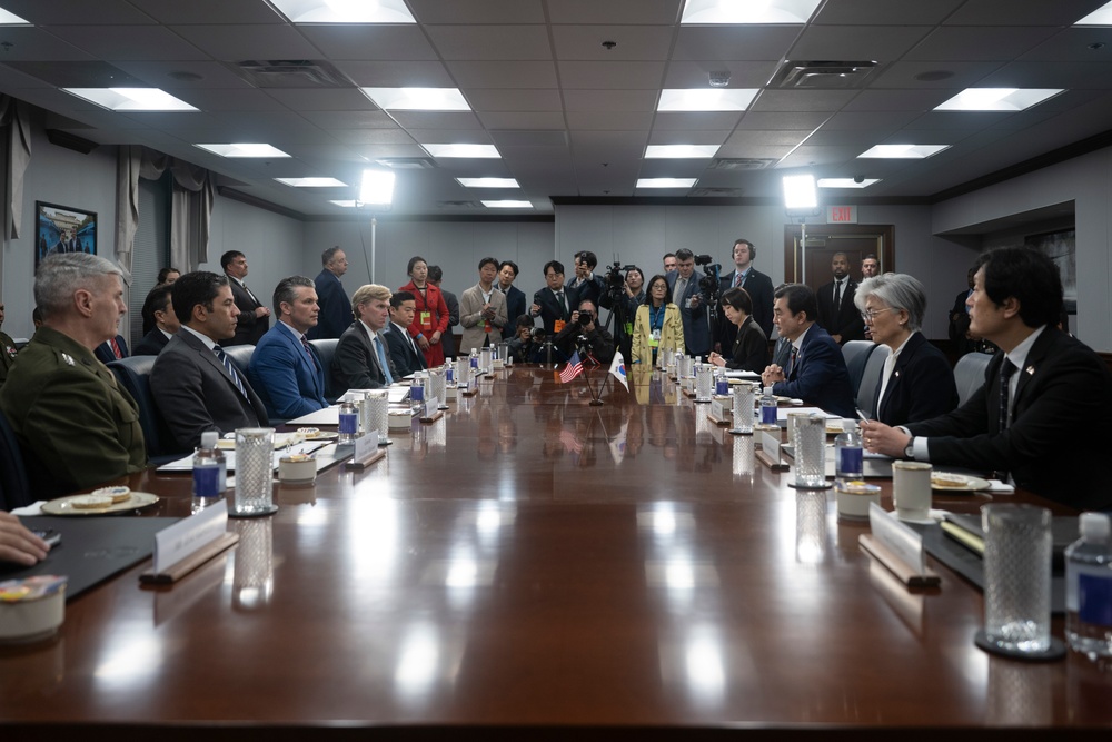 SW Hosts ROK MinDef Ahn