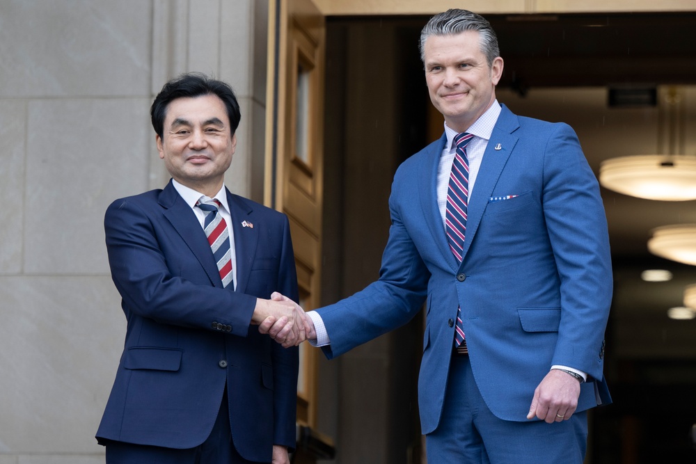 SW Hosts ROK MinDef Ahn
