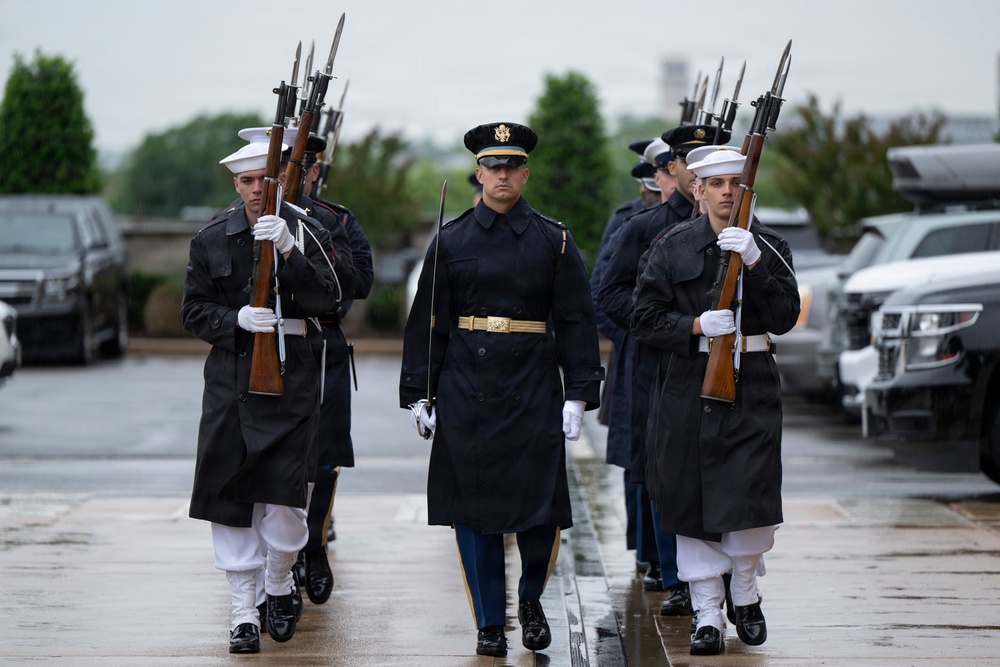 SW Hosts ROK MinDef Ahn
