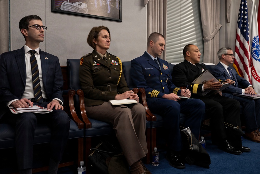 SW Hosts ROK MinDef Ahn