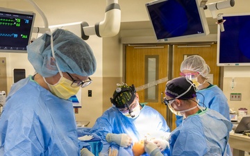 Walter Reed’s innovative eye surgery aids patient’s recovery