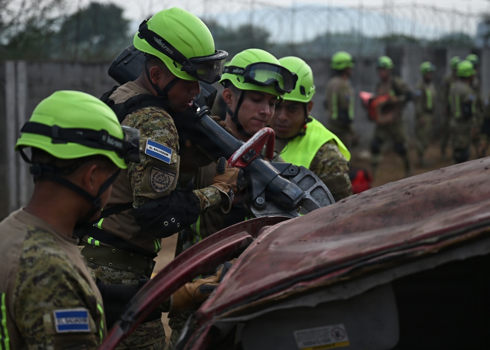 Salvadoran soldiers host HA/DR exercise