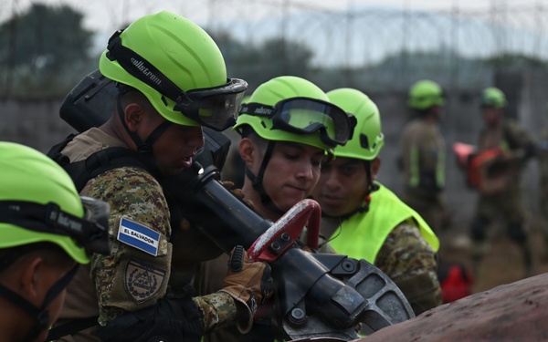 Salvadoran soldiers host HA/DR exercise